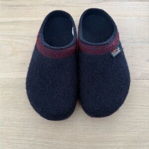 Stegmann WoolFlex Wool Clogs Women's Size 9 Comfort Slip Ons Navy Minimalist